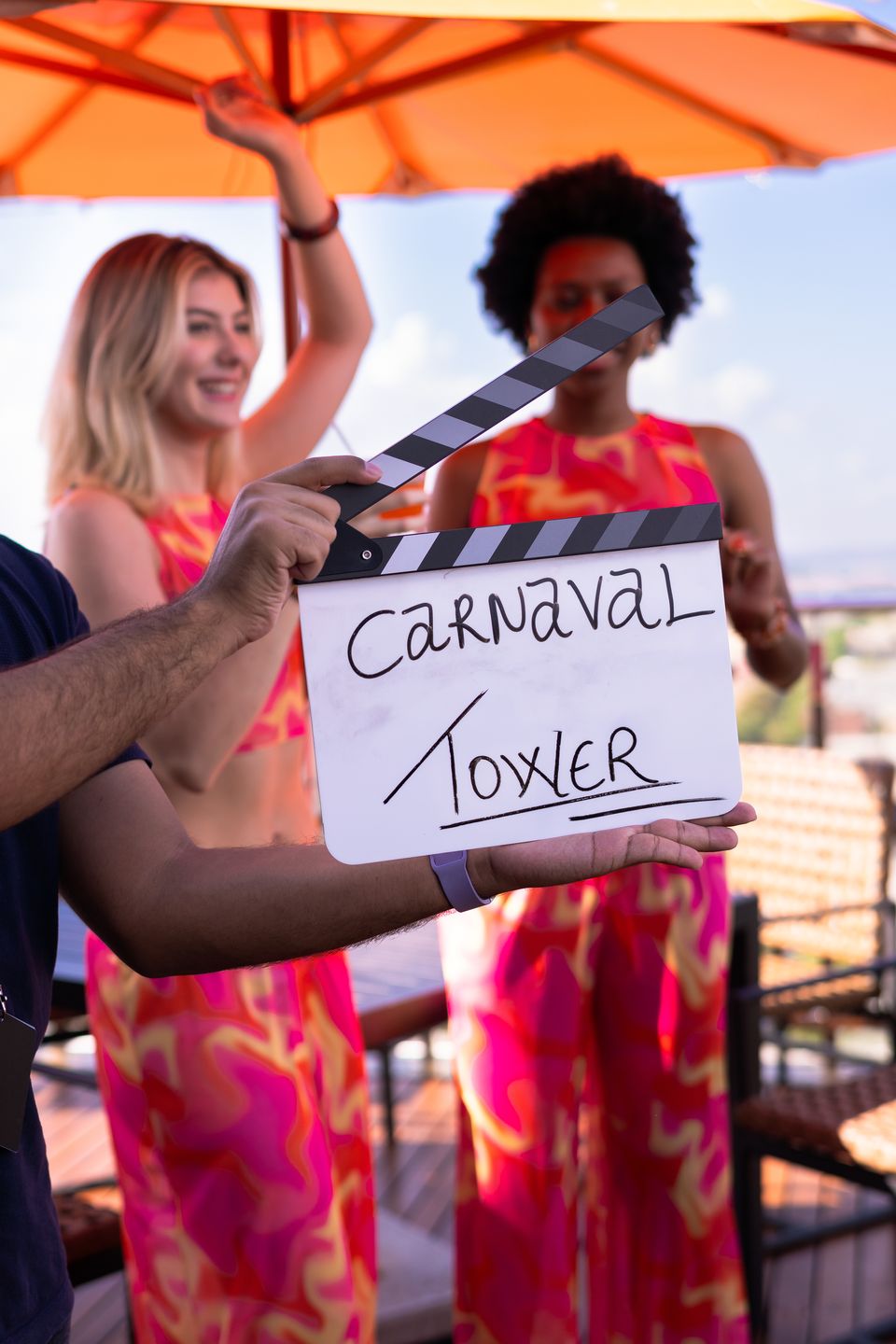 Bastidor de gravação: claquete no terraço do Viale Tower
